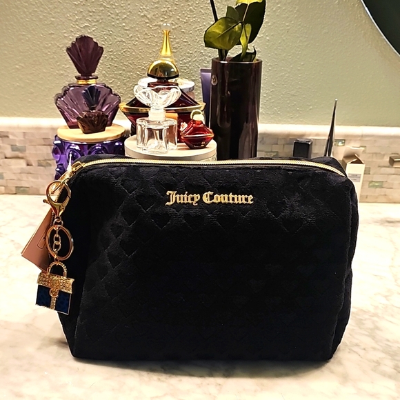 NWT JUICY COUTURE COSMETIC TRAVEL BAG IN BLACK VELOUR WITH HEARTS - Picture 2 of 14